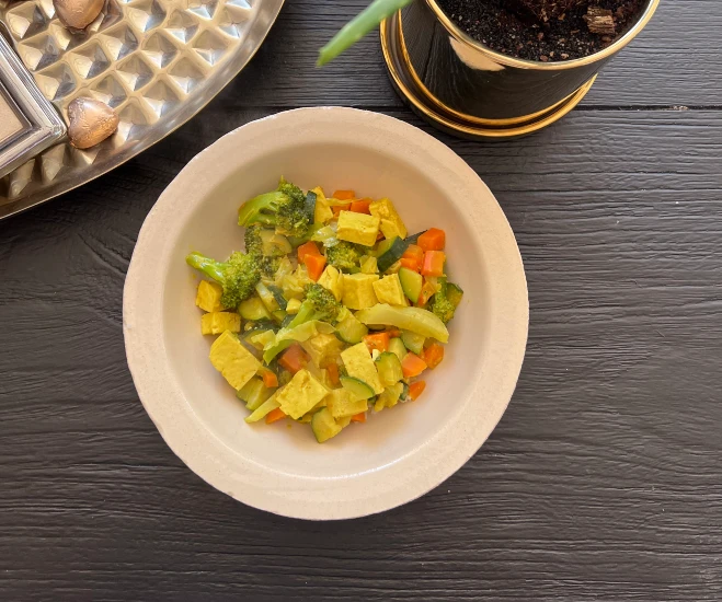 טופו עם ירקות בחלב קוקוס וקארי